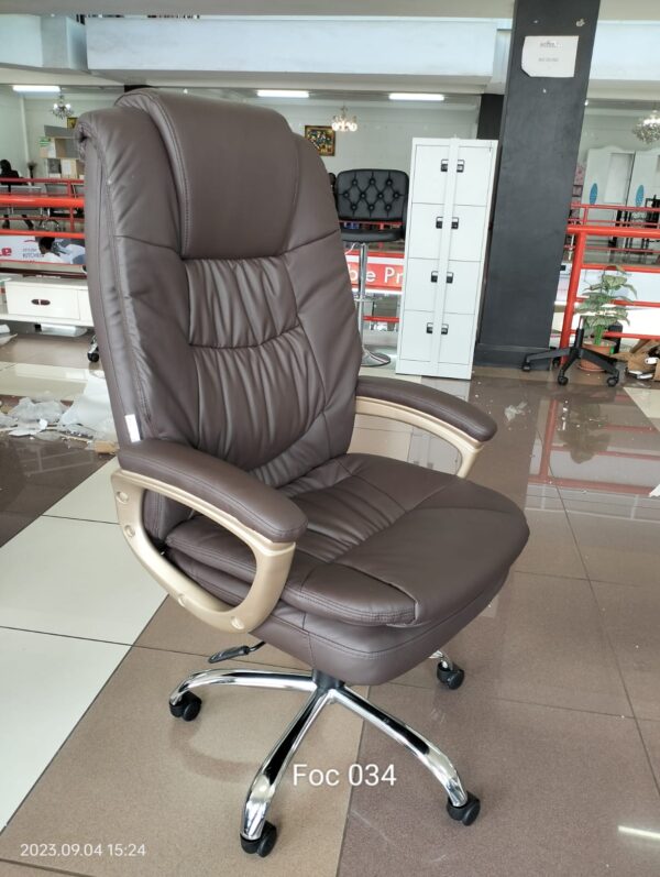 Executive High-Back Office Chair – Brown Faux Leather Ergonomic Boss Chair with Chrome Base Executive High-Back Office Chair – Brown Faux Leather Ergonomic Boss Chair with Chrome Base