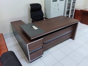1.8m modern executive office desk with spacious surface and storage