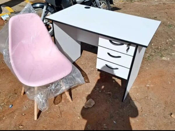 WhatsApp Image 2026-04-24 at 23.22.52 (1) Modern Office Study Desk – Perfect Fit for Home Offices.
