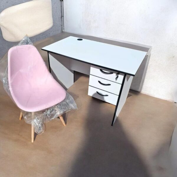 Modern Office Study Desk with Storage Drawers Modern office study desk with 3 drawers for home office